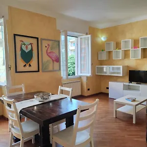 benedetta-house-check-in-at-via-garibaldi-n-104.hotelitalianriviera.com/